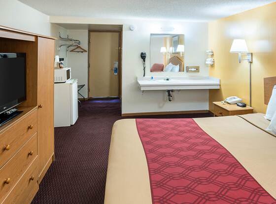 Rodeway Inn & Suites allows check-in for 18 year-old guests