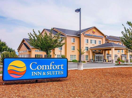 Comfort Inn & Suites Creswell allows check-in for 18 year-old guests