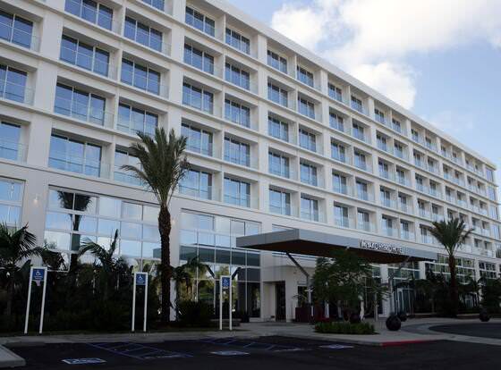 Miyako Hybrid Hotel Torrance allows check-in for 18 year-old guests