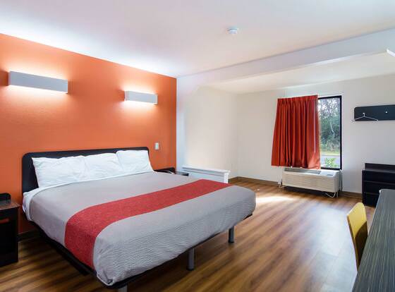 Motel 6 Moss Point, MS allows check-in for 18 year-old guests