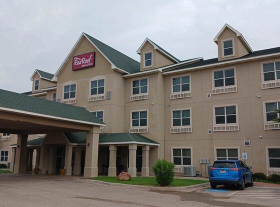 Red Roof Inn & Suites Midland allows check-in for 18 year-old guests
