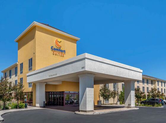 Comfort Suites Fernley allows check-in for 18 year-old guests