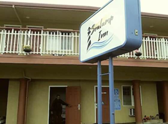 Sealamp Inn allows check-in for 18 year-old guests