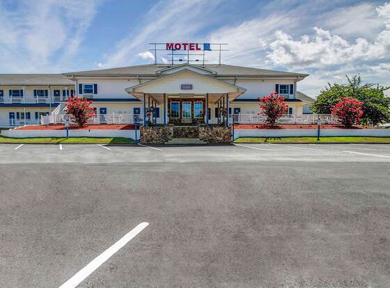 Motel 6 Front Royal, VA allows check-in for 18 year-old guests