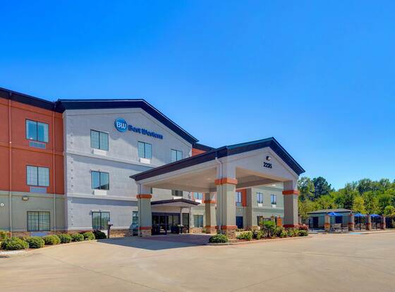 Best Western Carthage Inn & Suites allows check-in for 18 year-old guests