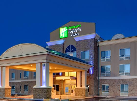 Holiday Inn Express Hotel & Suites Grants - Milan, an IHG Hotel allows check-in for 18 year-old guests