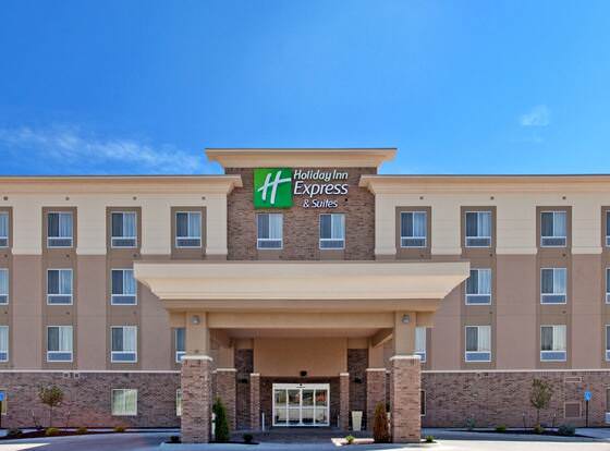 Holiday Inn Express Hotel & Suites TOPEKA NORTH, an IHG Hotel allows check-in for 18 year-old guests