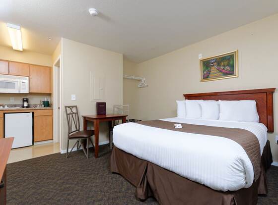 Siegel Select Casa Grande allows check-in for 18 year-old guests