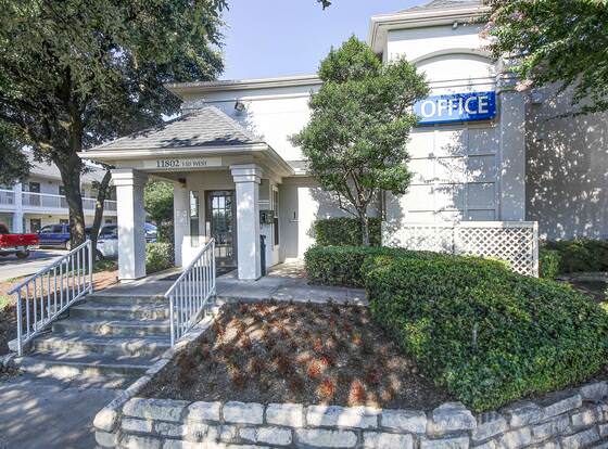 Studio 6 San Antonio, TX - Six Flags allows check-in for 18 year-old guests