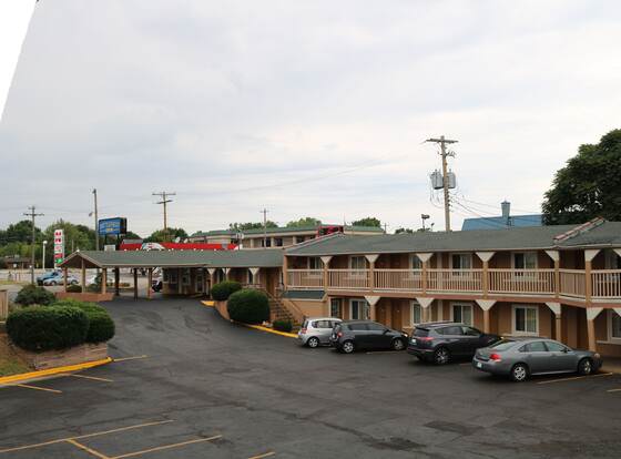 Battlefield Inn Springfield allows check-in for 18 year-old guests
