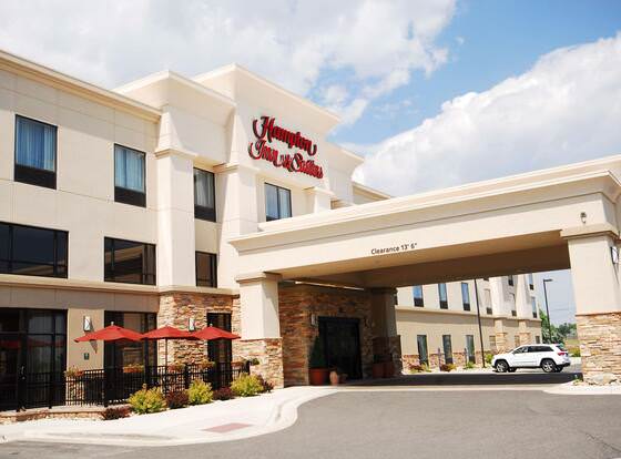 Hampton Inn & Suites Buffalo allows check-in for 18 year-old guests