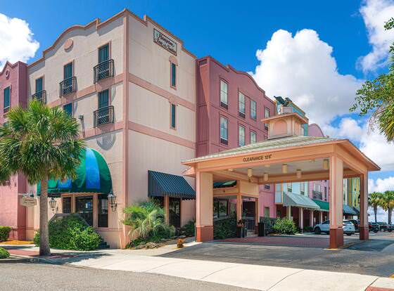 Hampton Inn and Suites Amelia Island Historic Harbor Front allows check-in for 18 year-old guests