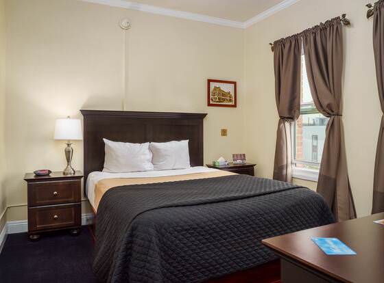 Hollywood Historic Hotel allows check-in for 18 year-old guests