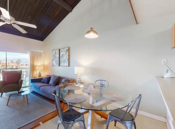 Hale Kamaole by Vacasa allows check-in for 18 year-old guests