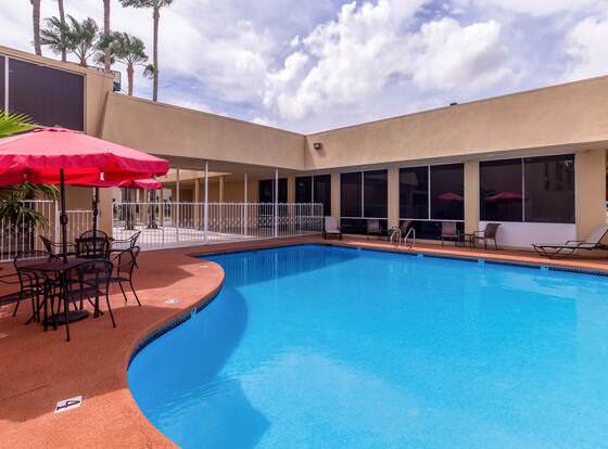 Clarion Inn near McAllen Airport allows check-in for 18 year-old guests