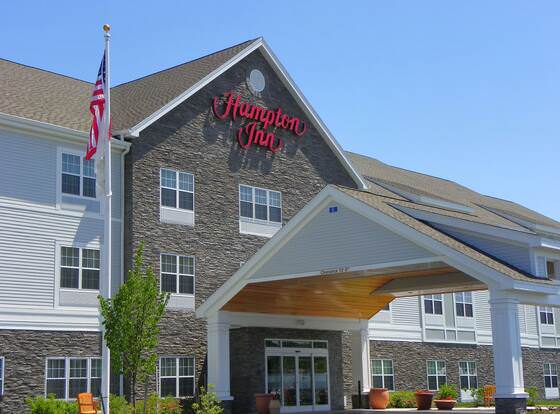 Hampton Inn Ellsworth/Bar Harbor allows check-in for 18 year-old guests