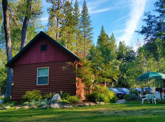 Yosemite Riverside Inn allows check-in for 18 year-old guests