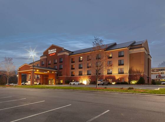 Fairfield Inn & Suites by Marriott Charlotte Matthews allows check-in for 18 year-old guests