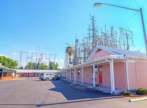 Sunrise Inn Brownsville allows check-in for 18 year-old guests