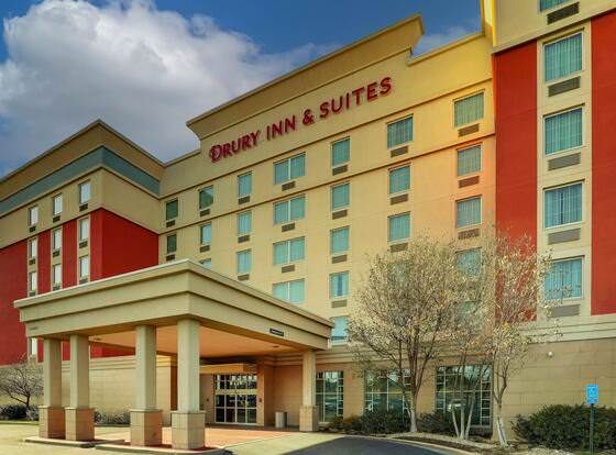 Drury Inn & Suites St. Louis Arnold allows check-in for 18 year-old guests