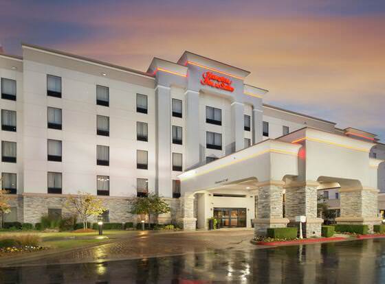 Hampton Inn & Suites Tulsa/Catoosa allows check-in for 18 year-old guests
