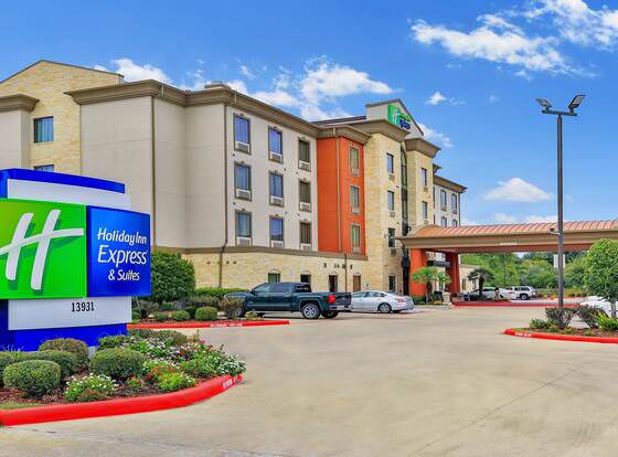 Holiday Inn Express & Suites Houston South near Pearland, an IHG Hotel allows check-in for 18 year-old guests