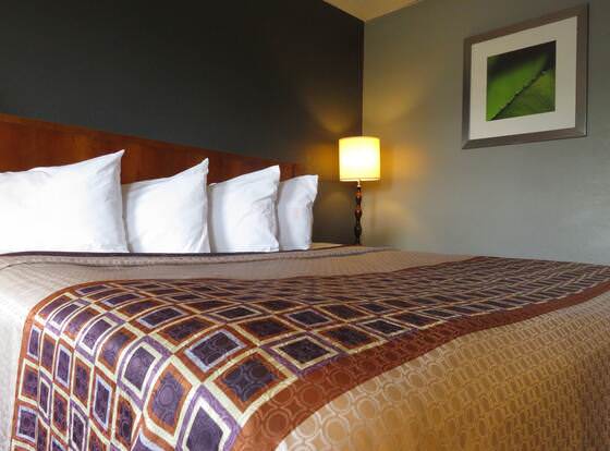 Travelodge by Wyndham Walterboro allows check-in for 18 year-old guests