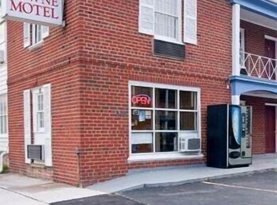 Towne Motel Alexandria allows check-in for 18 year-old guests
