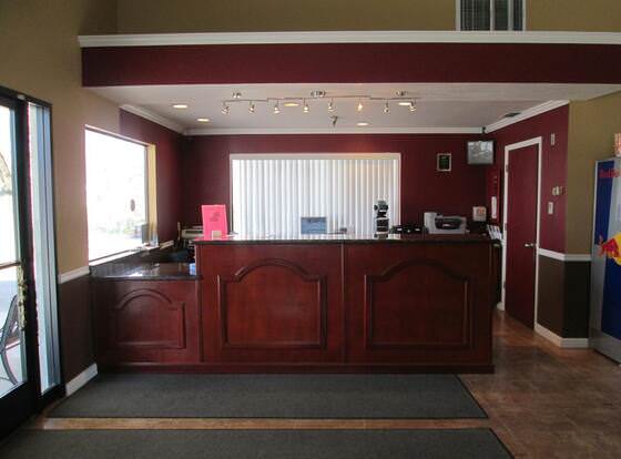 Valley Oaks Inn Woodland allows check-in for 18 year-old guests