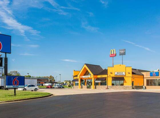 Motel 6 Clarksville, TN allows check-in for 18 year-old guests