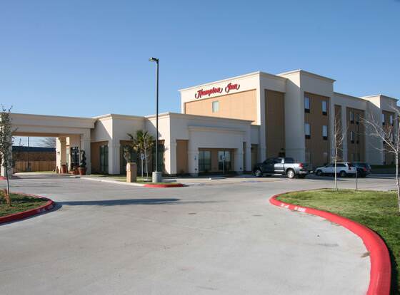 Hampton Inn La Grange allows check-in for 18 year-old guests