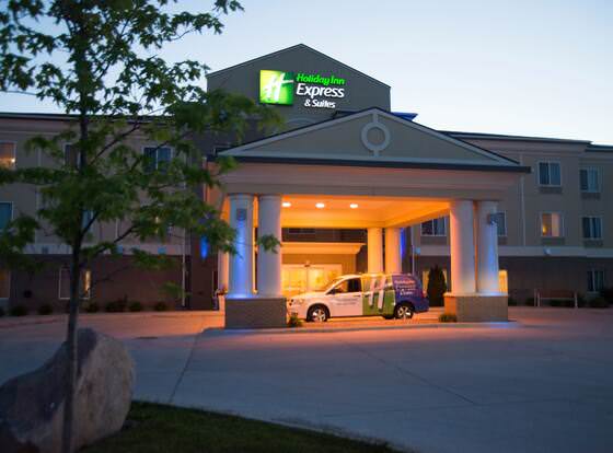 Holiday Inn Express Hotel & Suites Northwood, an IHG Hotel allows check-in for 18 year-old guests