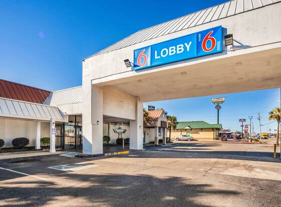 Motel 6 Florence, SC allows check-in for 18 year-old guests