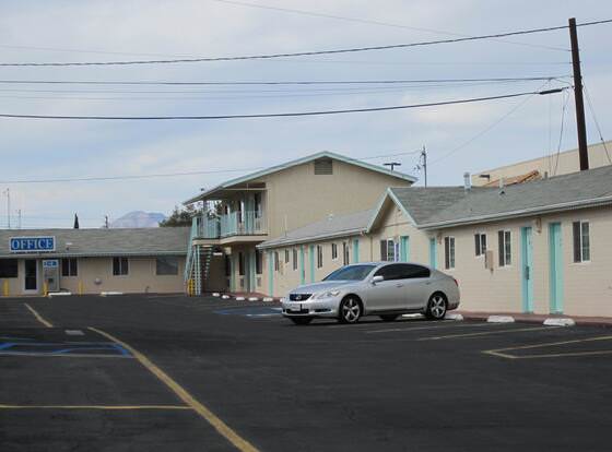 Howard Johnson by Wyndham Ridgecrest, CA allows check-in for 18 year-old guests