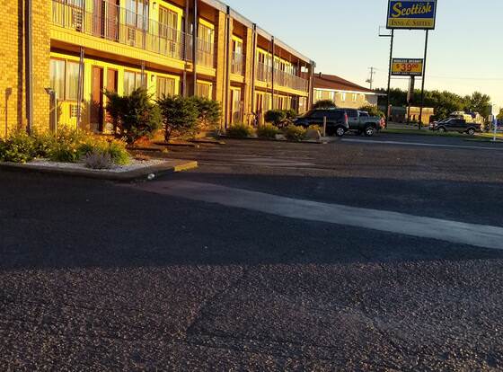 Scottish Inns & Suites Eau Claire allows check-in for 18 year-old guests