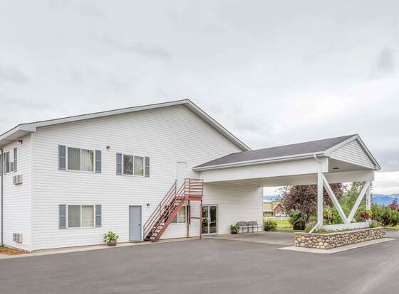 Super 8 by Wyndham Driggs allows check-in for 18 year-old guests