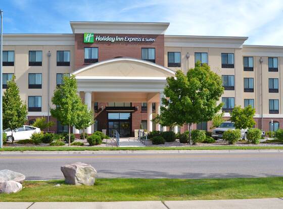 Holiday Inn Express Hotel & Suites Missoula, an IHG Hotel allows check-in for 18 year-old guests
