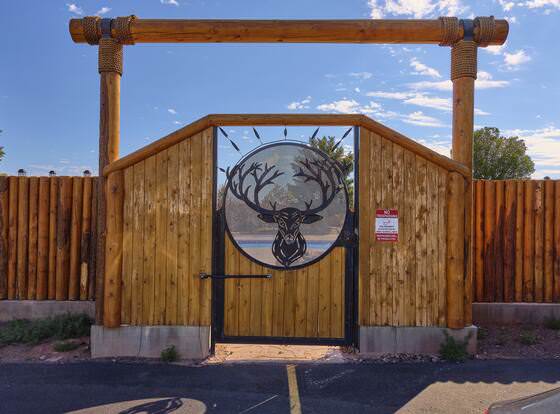 Grand Canyon Inn allows check-in for 18 year-old guests