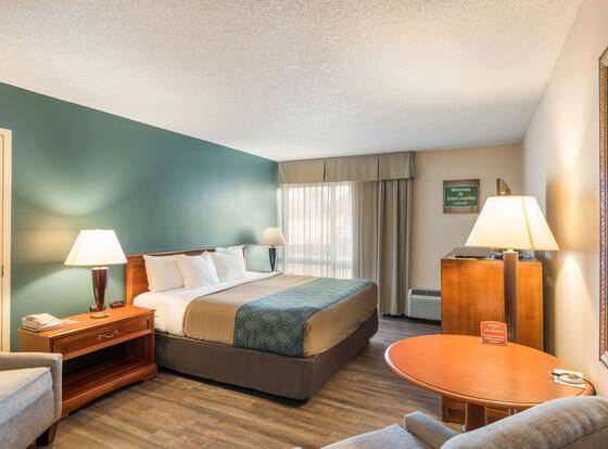 Econo Lodge allows check-in for 18 year-old guests