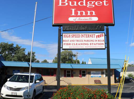 Budget Inn Marinette allows check-in for 18 year-old guests