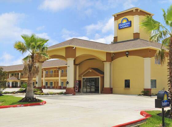 Days Inn by Wyndham Humble/Houston Intercontinental Airport allows check-in for 18 year-old guests
