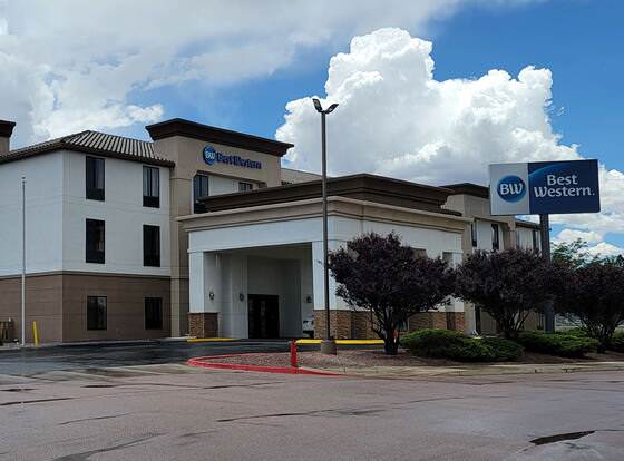Best Western Gallup West allows check-in for 18 year-old guests