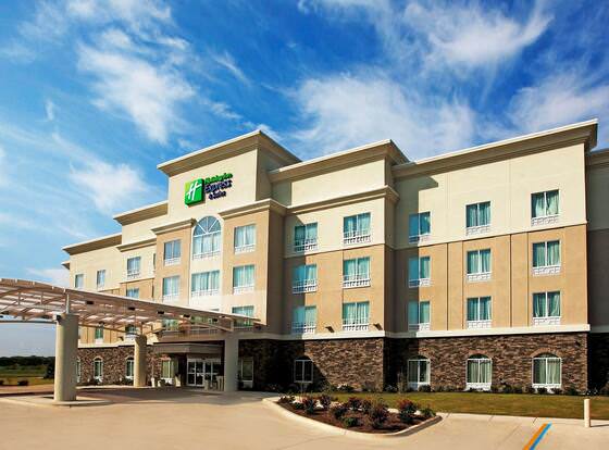 Holiday Inn Express Hotel & Suites Bossier City - Louisiana, an IHG Hotel allows check-in for 18 year-old guests