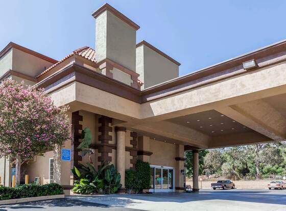 Travelodge by Wyndham Sylmar CA allows check-in for 18 year-old guests