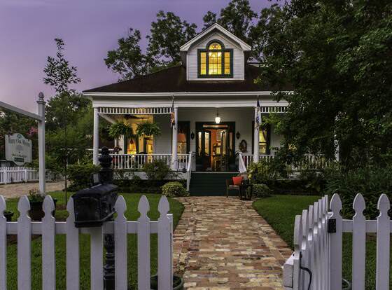 White Oak Manor Bed & Breakfast allows check-in for 18 year-old guests