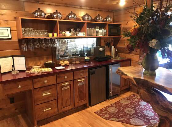 Good Medicine Lodge Bed & Breakfast allows check-in for 18 year-old guests