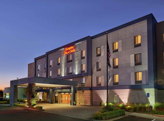 Hampton Inn & Suites Salem, OR allows check-in for 18 year-old guests