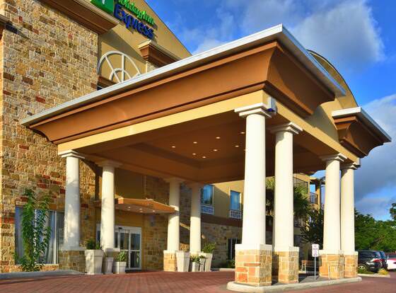 Holiday Inn Express & Suites Fredericksburg, an IHG Hotel allows check-in for 18 year-old guests