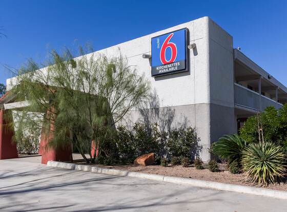 Motel 6 Uvalde, TX allows check-in for 18 year-old guests