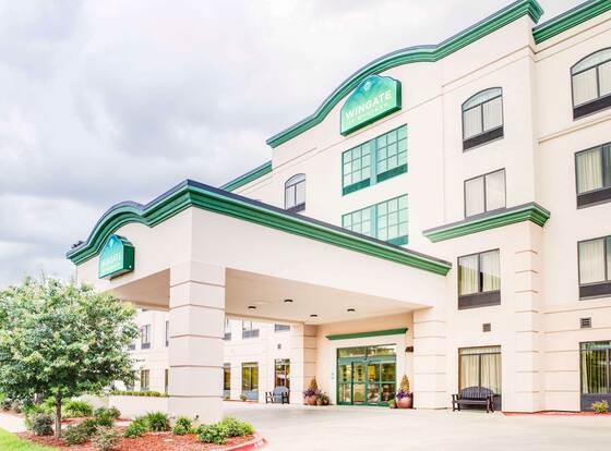Wingate by Wyndham Bossier City, LA allows check-in for 18 year-old guests